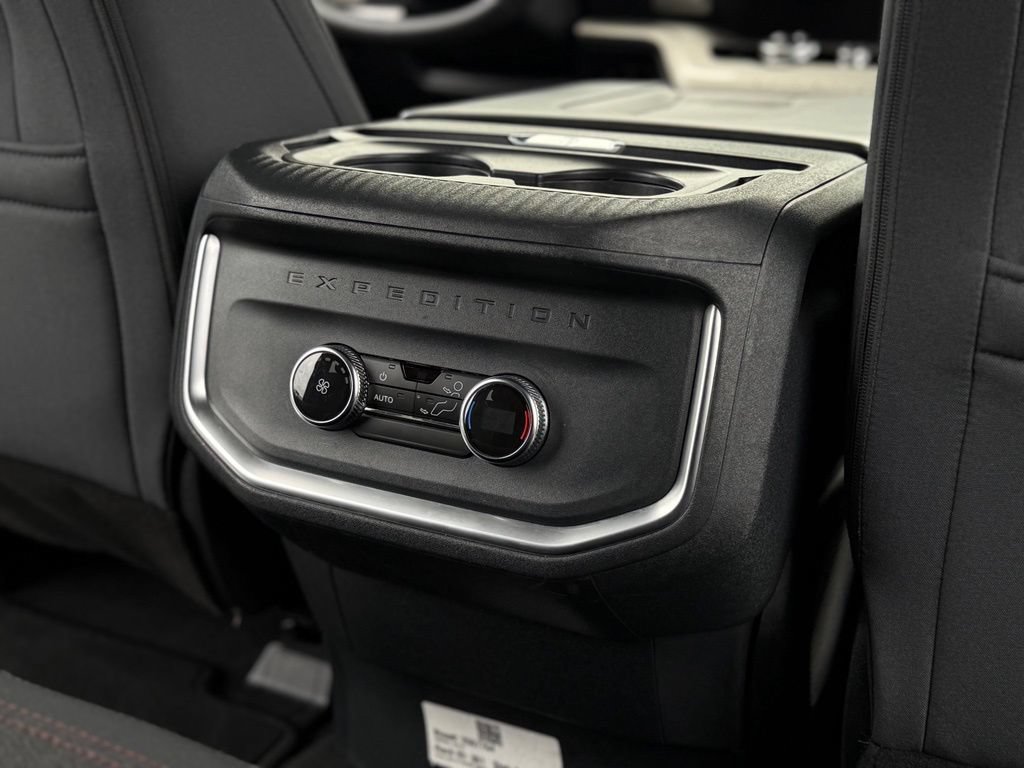 Certified 2025 Ford Expedition Active AWD/4WD image 19
