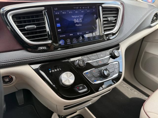 Used 2017 Chrysler Pacifica Limited w/ Advanced Safetytec Group FWD image 19