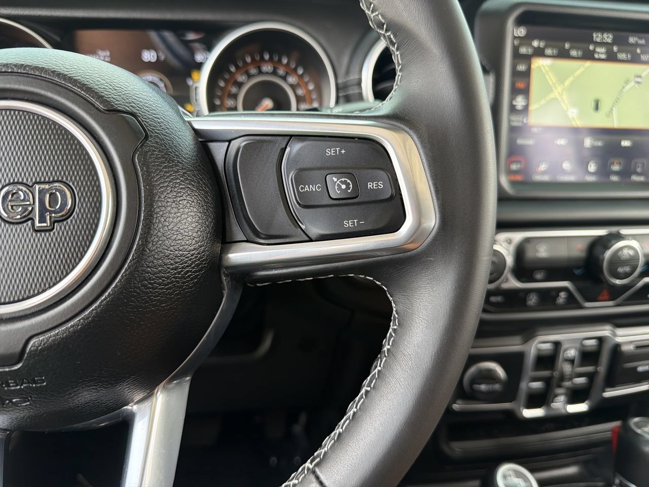 Used 2022 Jeep Wrangler Unlimited Sahara w/ LED Lighting Group AWD/4WD image 28