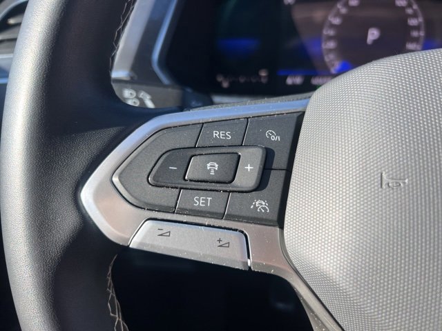 Used 2022 Volkswagen Tiguan SE w/ Panoramic Sunroof Package image 7