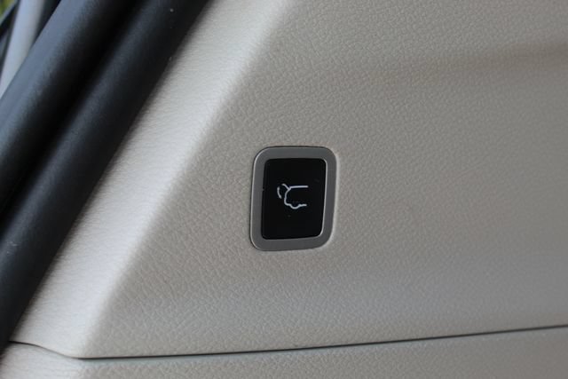 Used 2024 Chrysler Pacifica Touring-L FWD image 20