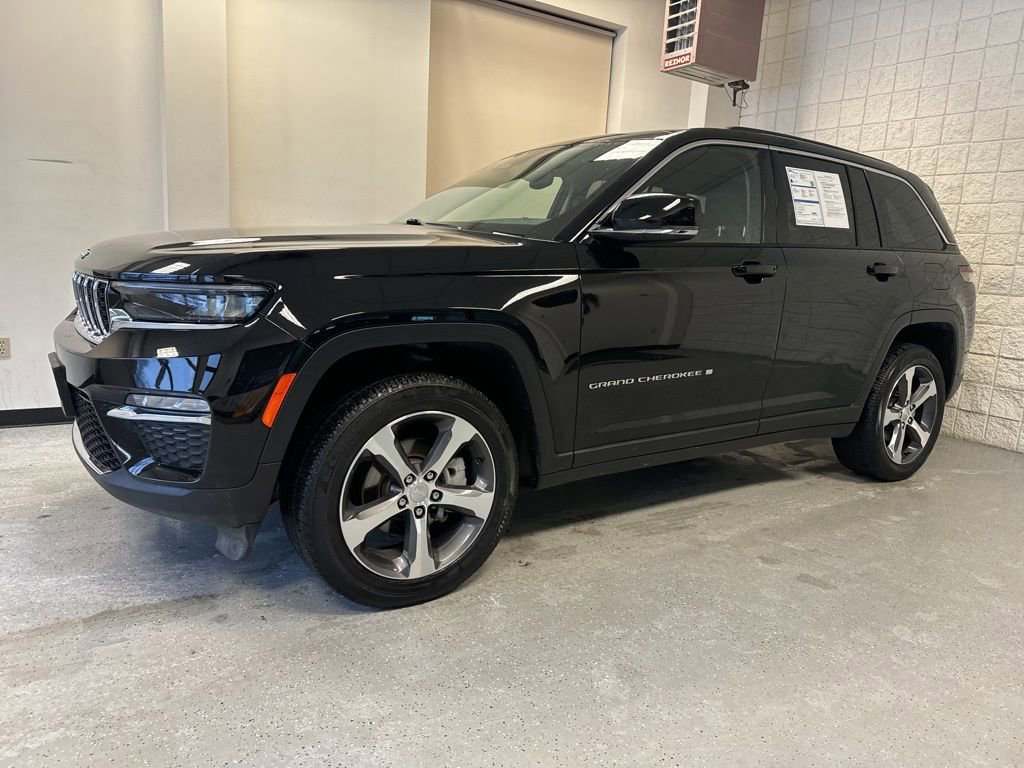 Used 2023 Jeep Grand Cherokee Limited w/ Trailer Tow Prep Group (B) image 15