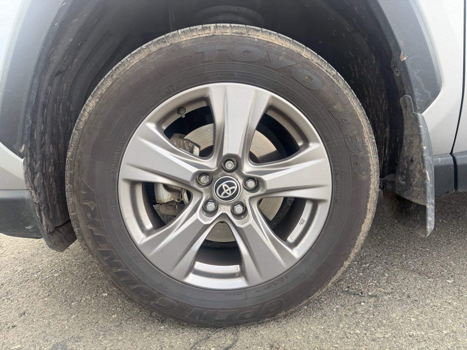 Used 2023 Toyota RAV4 XLE w/ Convenience Package image 9