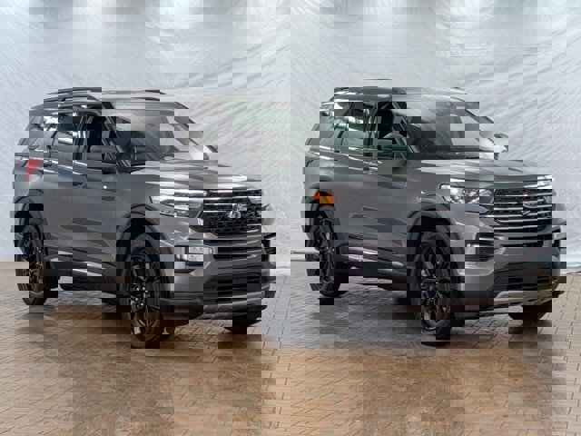 Certified 2023 Ford Explorer XLT w/ Equipment Group 202A image 7