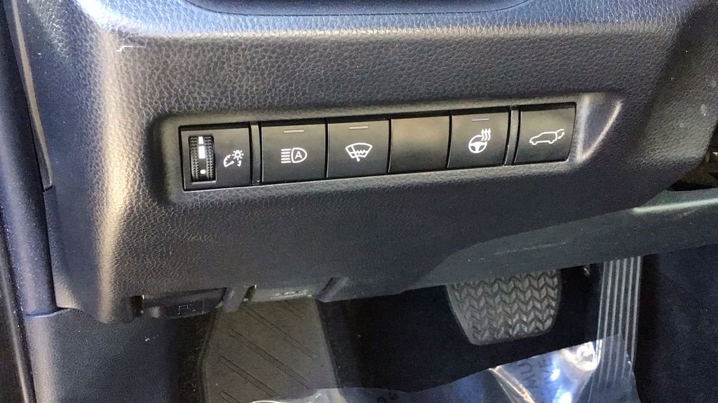 Used 2022 Toyota RAV4 XLE Premium image 22