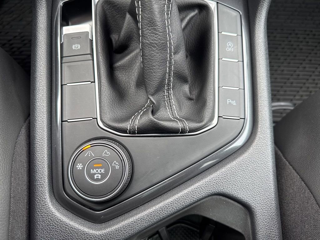 Used 2024 Volkswagen Tiguan SE R-Line image 27