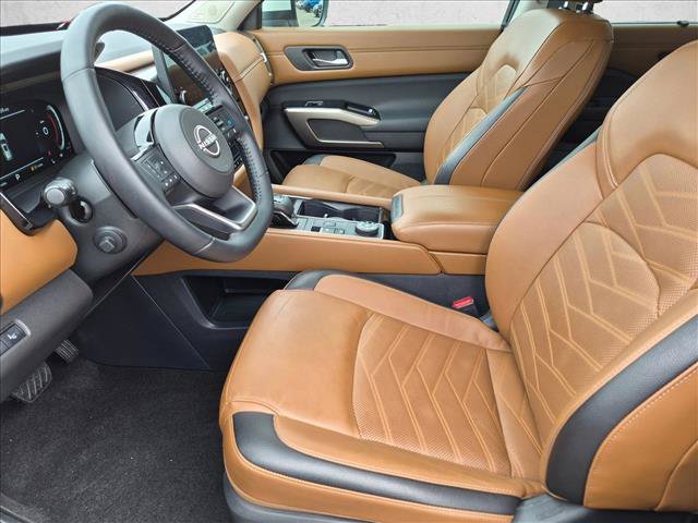 Used 2024 Nissan Pathfinder Platinum AWD/4WD image 11