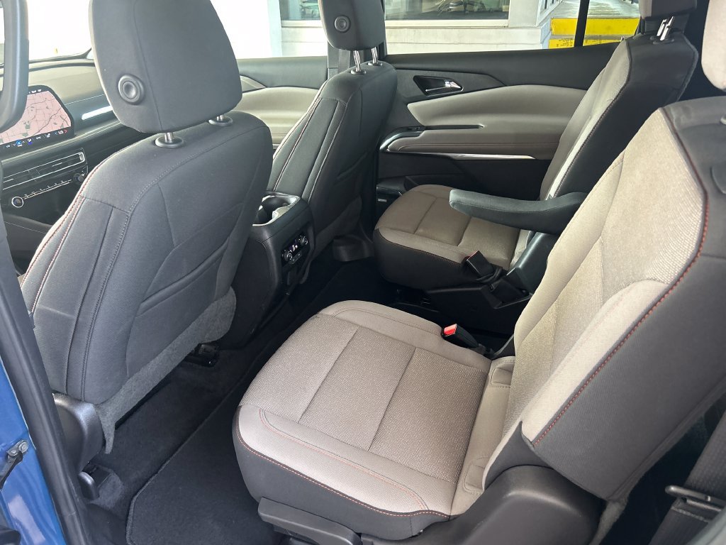 Used 2024 Chevrolet Traverse LT w/ Enhanced Driving Package FWD image 30