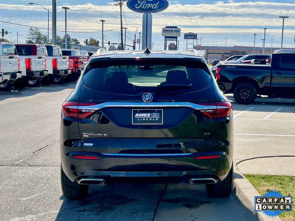 Used 2021 Buick Enclave Essence w/ Sport Touring Edition image 2