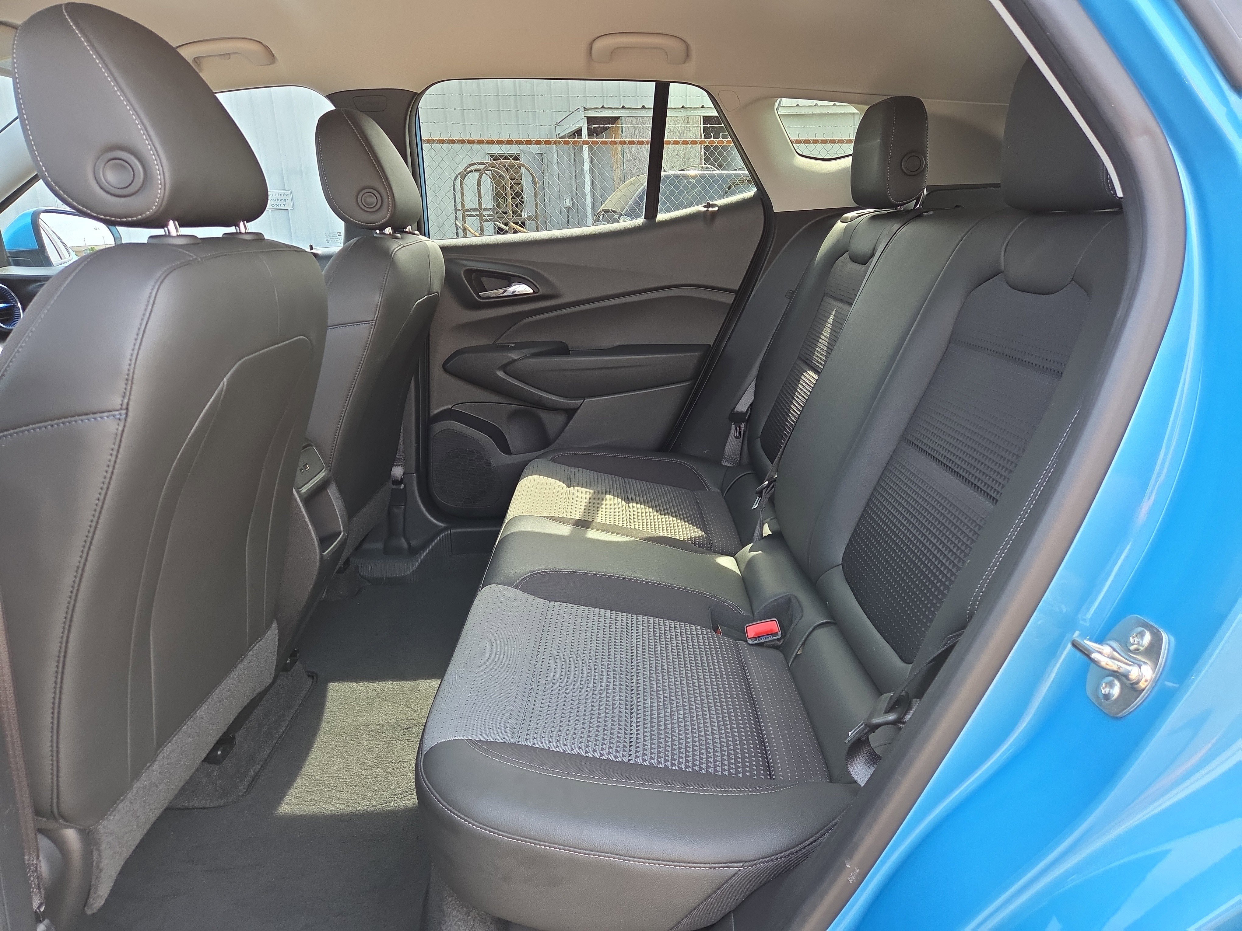 Used 2025 Chevrolet Trax LT w/ Driver Confidence Package FWD image 11