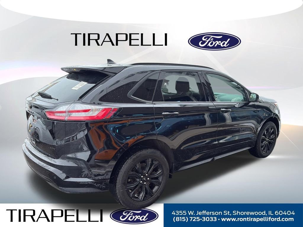 Certified 2024 Ford Edge SE w/ Black Appearance Package image 3