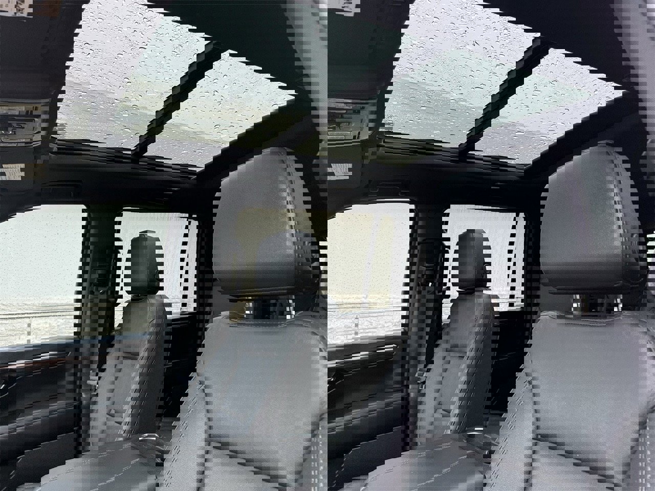 Used 2025 Chevrolet Suburban Z71 w/ Comfort Package image 24