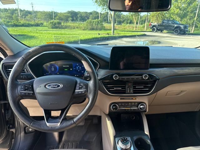 Certified 2020 Ford Escape Titanium w/ Titanium Premium Package 2.0 AWD/4WD image 12
