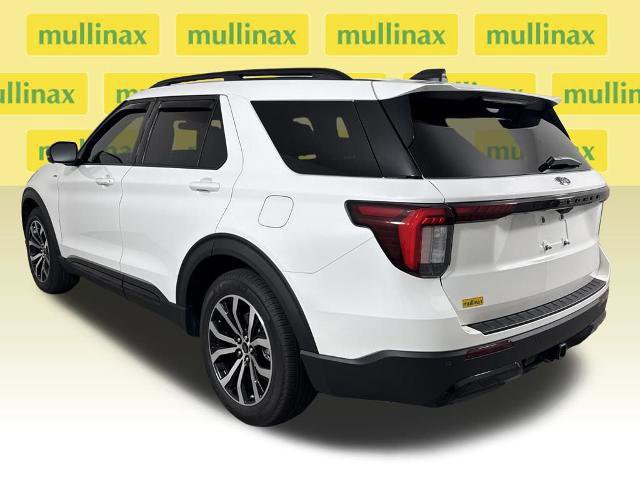 Certified 2025 Ford Explorer ST-Line image 3