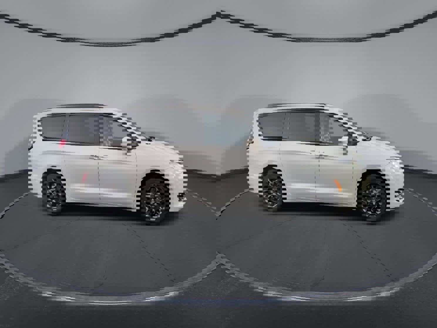 Used 2020 Chrysler Pacifica Touring-L Plus w/ Advanced Safetytec Group image 2