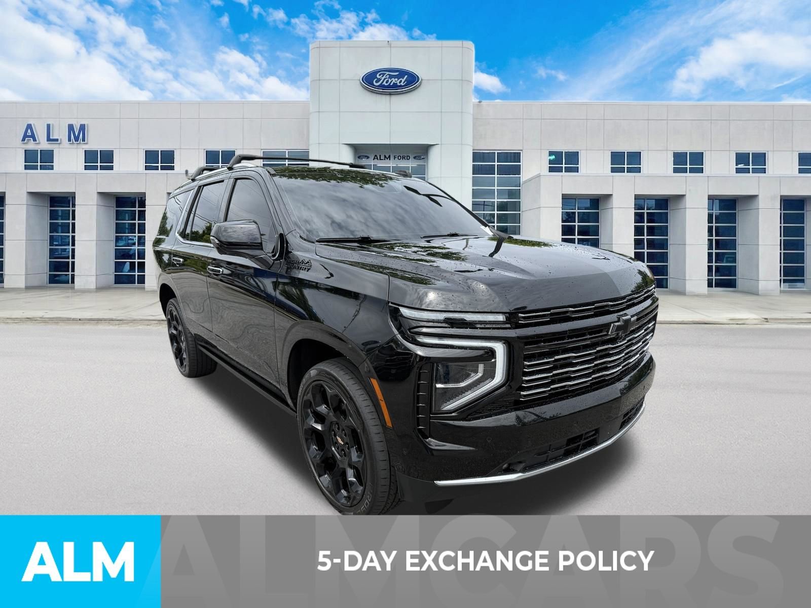 Used 2025 Chevrolet Tahoe High Country AWD/4WD image 3