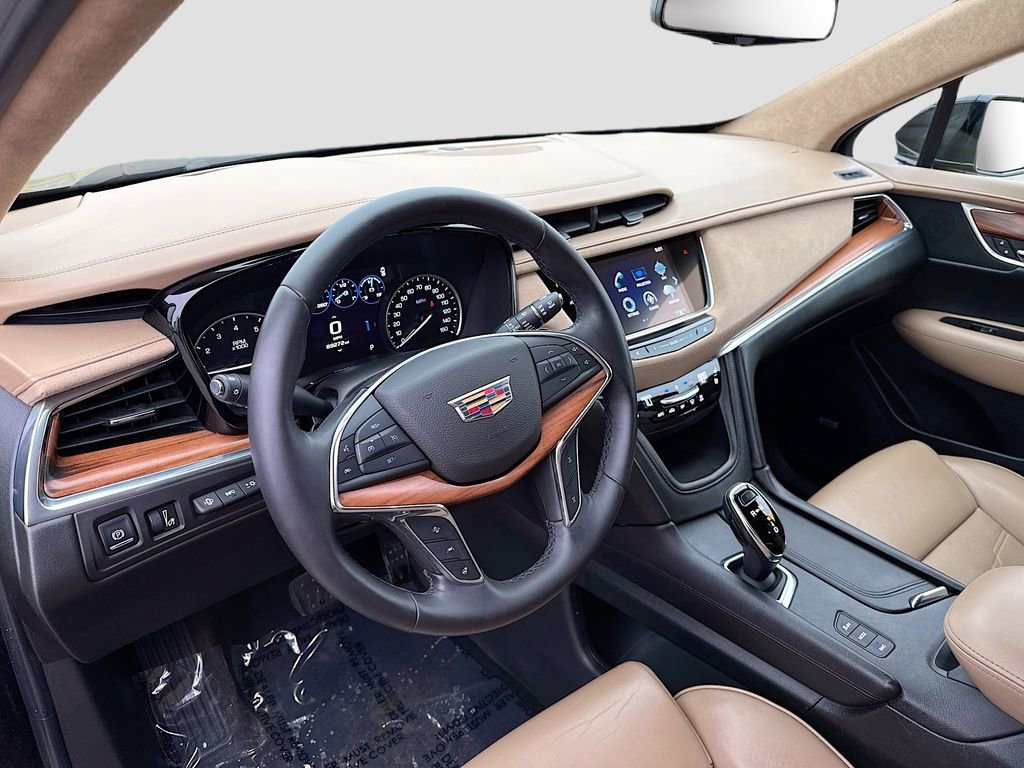 Used 2017 Cadillac XT5 Platinum w/ Driver Assist Package image 9