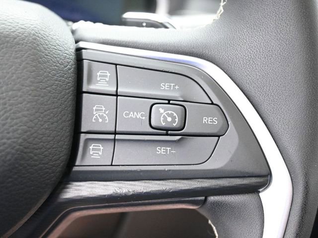 Used 2024 Jeep Grand Cherokee Altitude AWD/4WD image 16