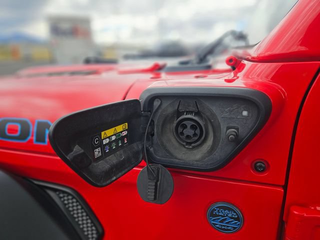 Used 2024 Jeep Wrangler Unlimited Rubicon 4xe AWD/4WD image 10