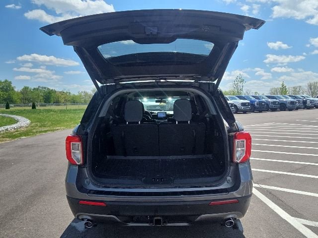 Certified 2022 Ford Explorer XLT w/ Equipment Group 202A RWD image 10