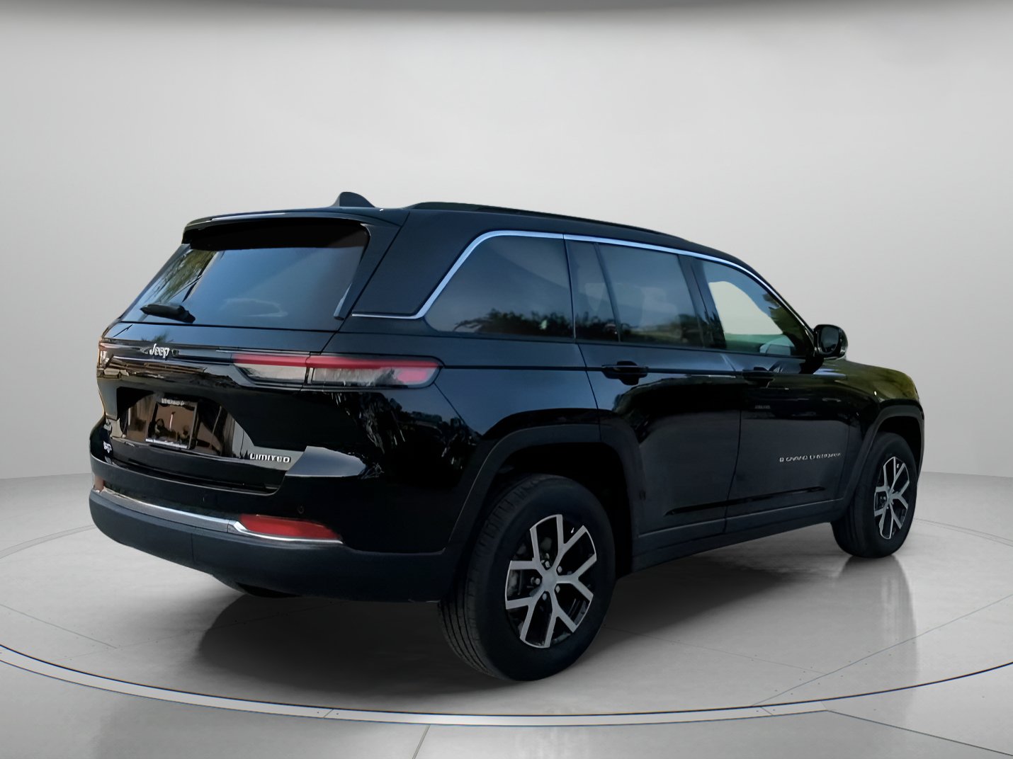 Used 2025 Jeep Grand Cherokee Limited AWD/4WD image 28