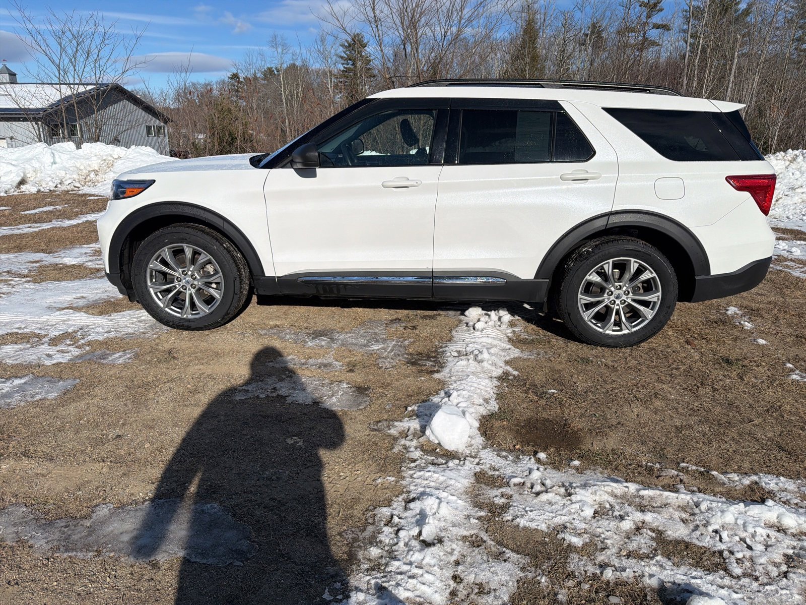 Certified 2022 Ford Explorer XLT w/ Equipment Group 202A image 4