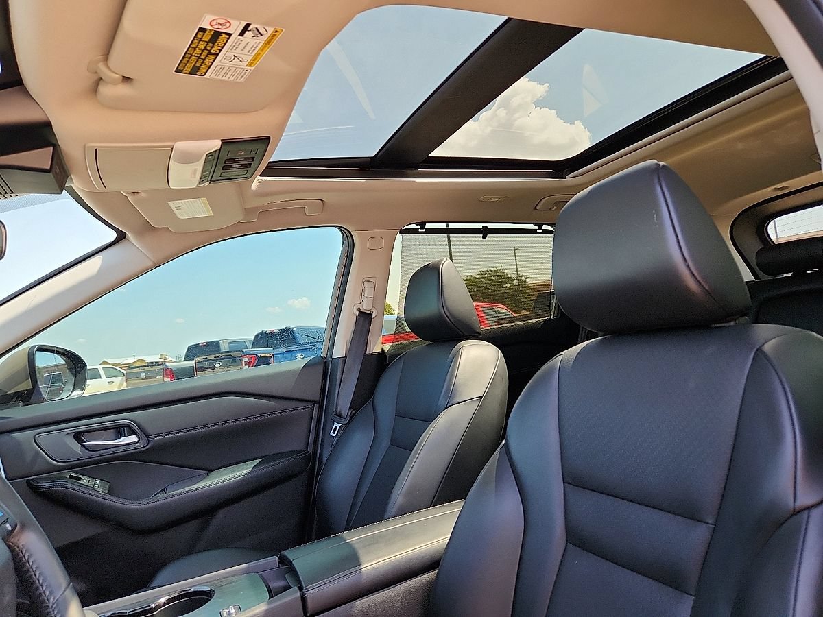 Used 2025 Nissan Rogue SV w/ SV Premium Package FWD image 7
