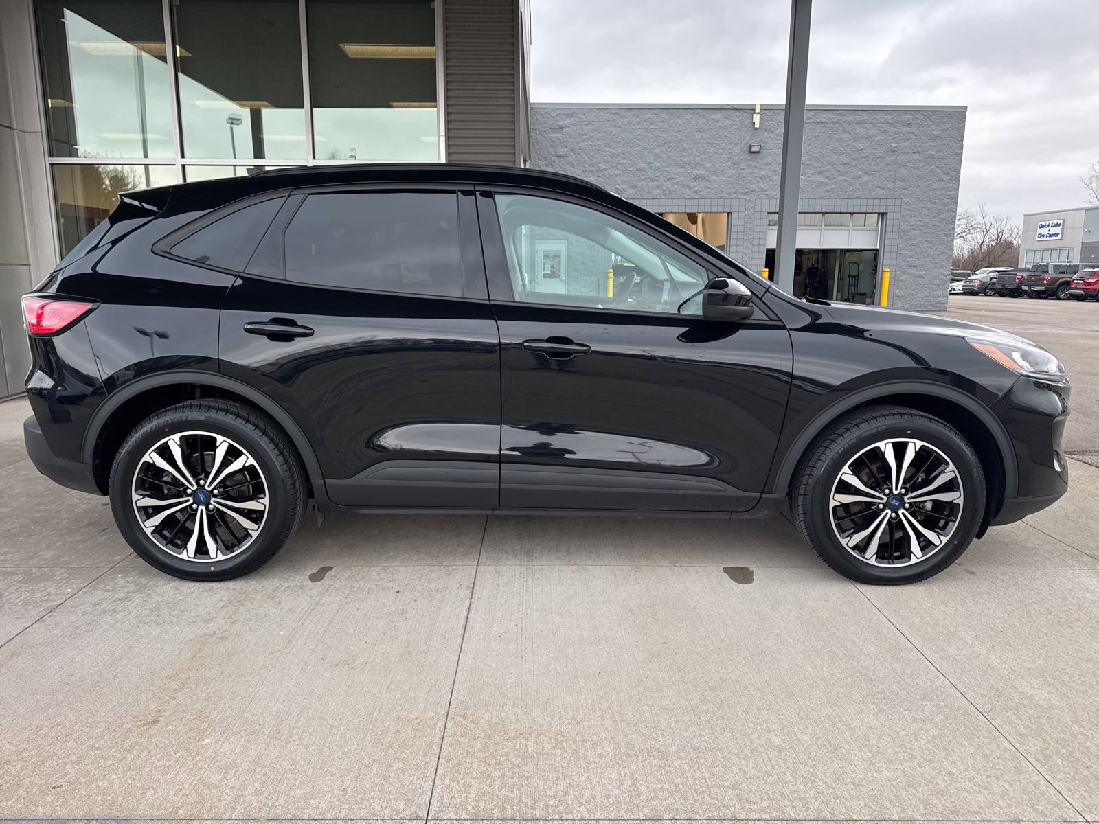 Certified 2022 Ford Escape SEL w/ SEL Stealth AWD Package image 2