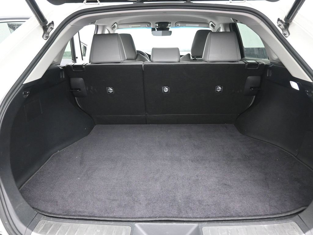 Used 2022 Toyota Venza XLE image 11