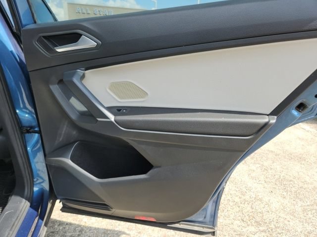 Used 2020 Volkswagen Tiguan SE w/ Panoramic Sunroof Package FWD image 17