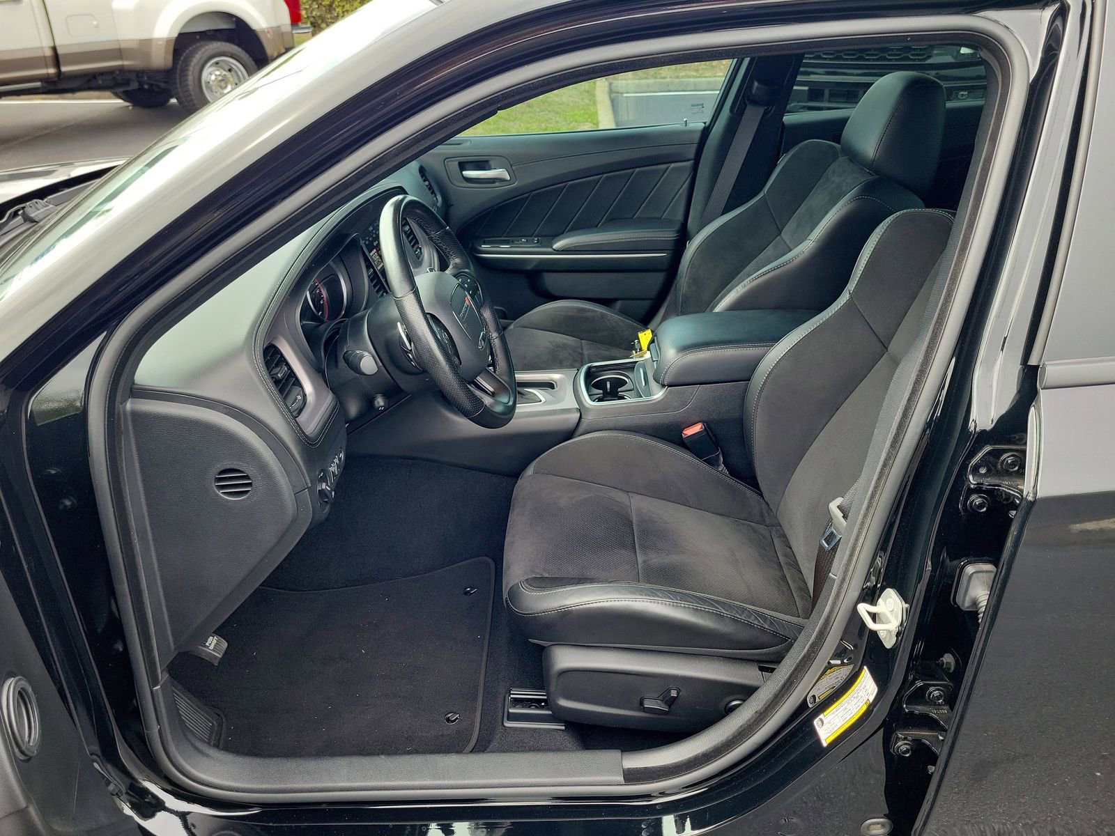 Used 2023 Dodge Charger R/T w/ Plus Group RWD image 18