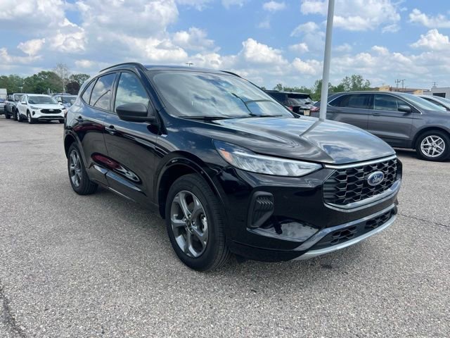 Certified 2024 Ford Escape ST-Line w/ Tech Pack #1 AWD/4WD image 3