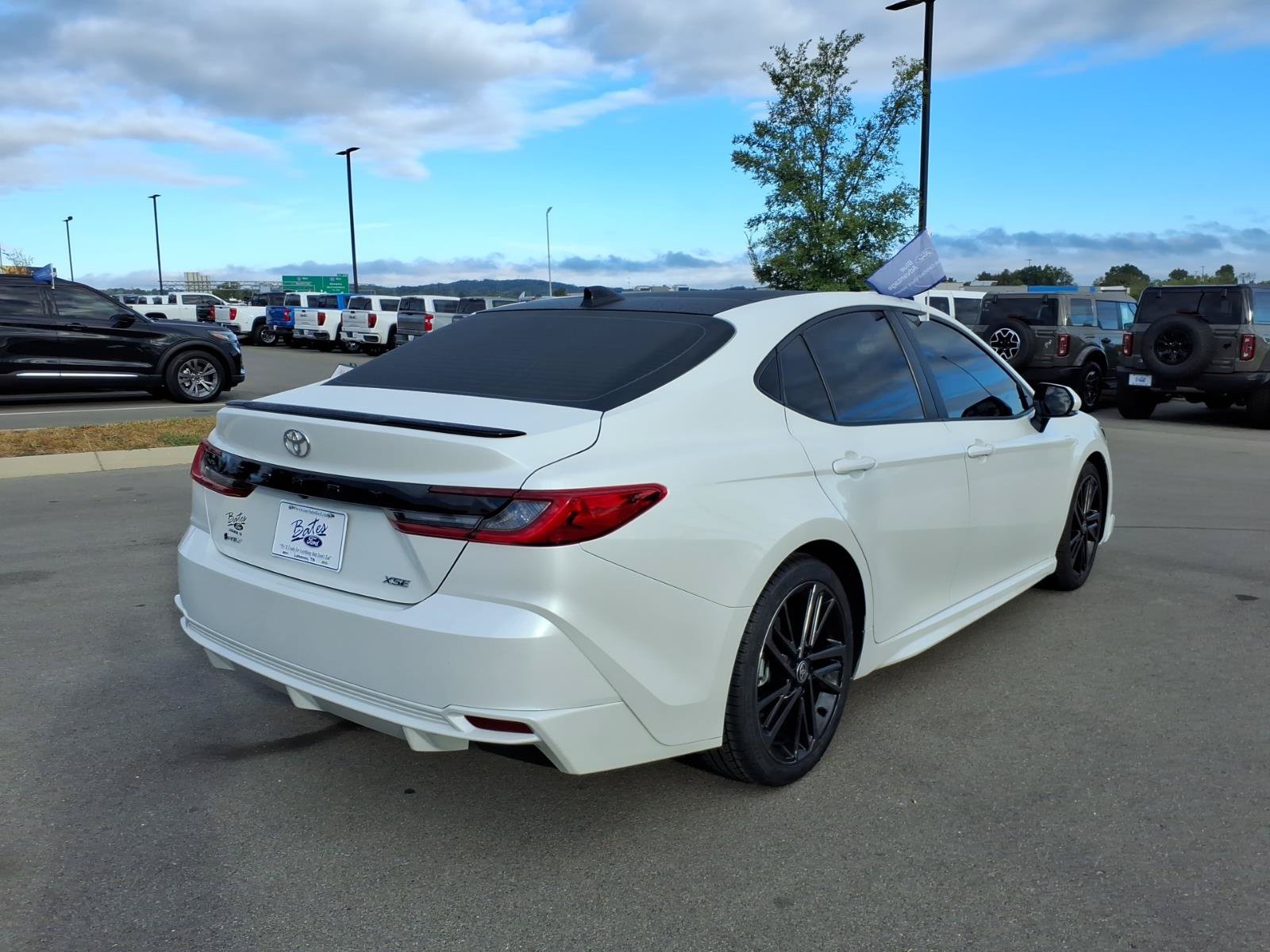 Used 2025 Toyota Camry XSE FWD image 3