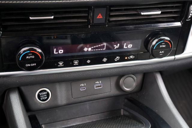 Used 2022 Nissan Rogue SV image 29