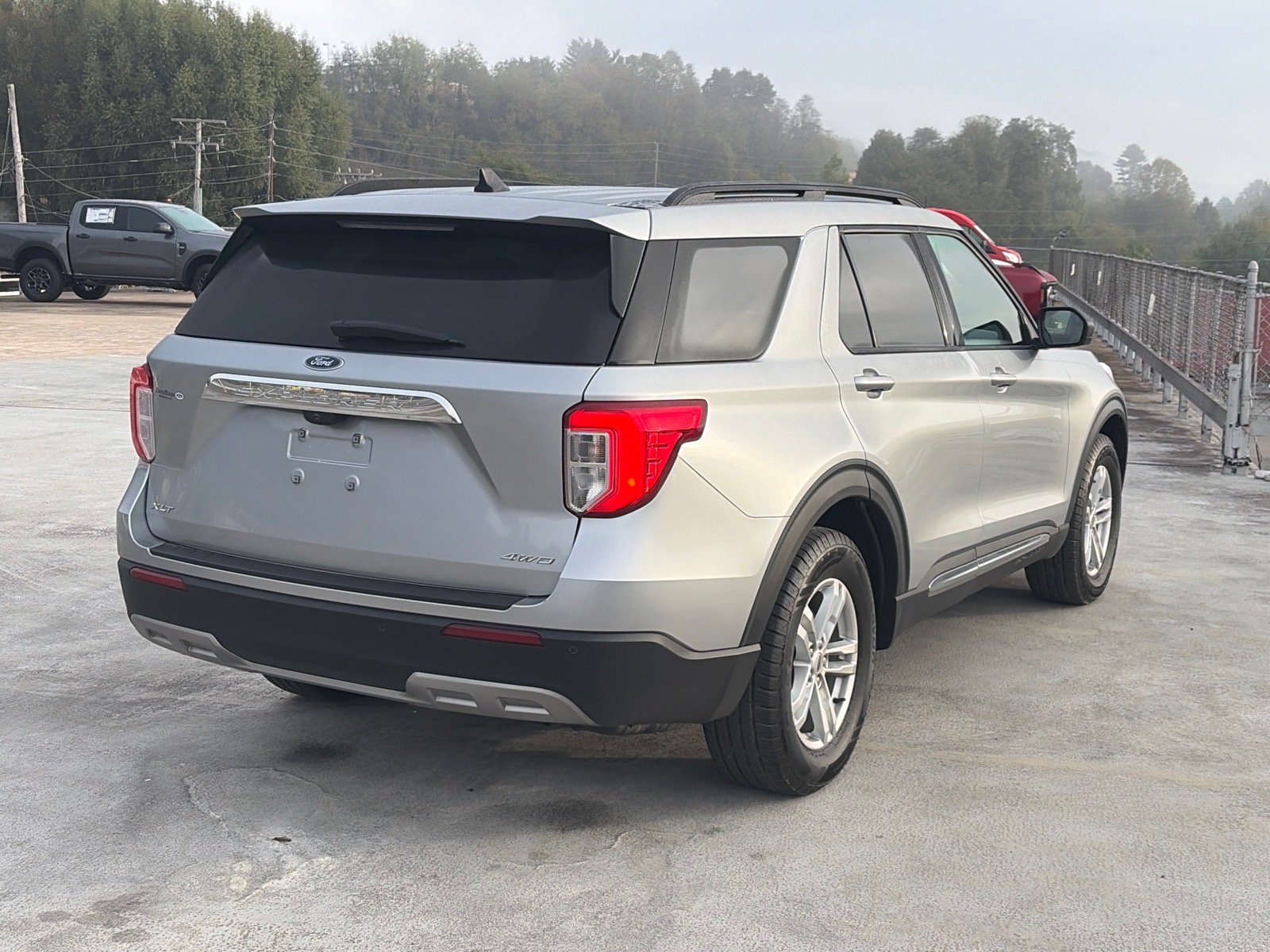 Certified 2022 Ford Explorer XLT w/ Equipment Group 202A AWD/4WD image 3