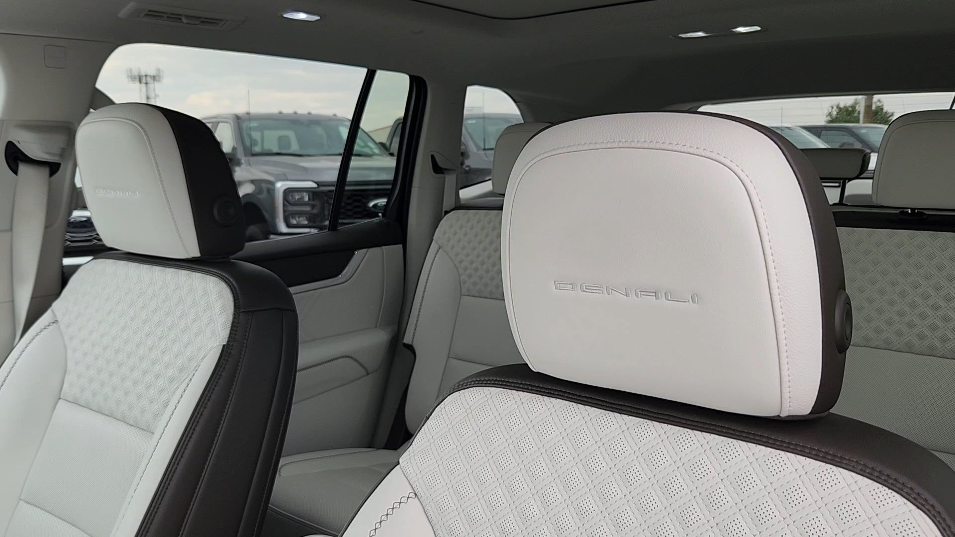 Used 2024 GMC Acadia Denali AWD/4WD image 10