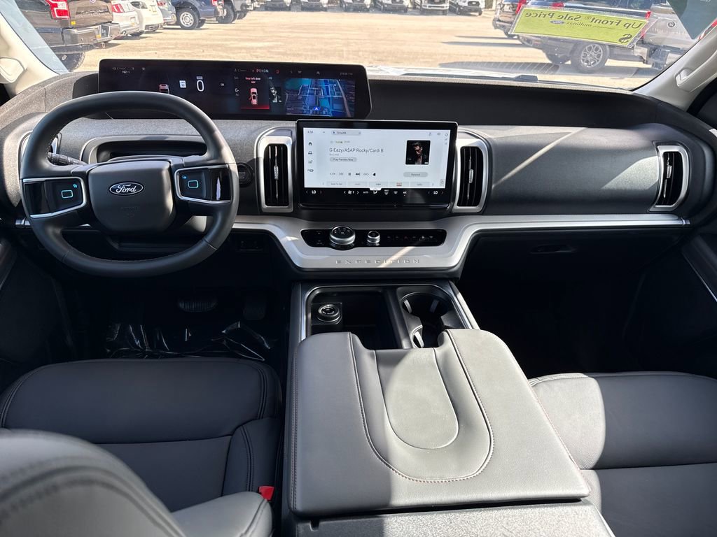 Certified 2025 Ford Expedition Active image 6