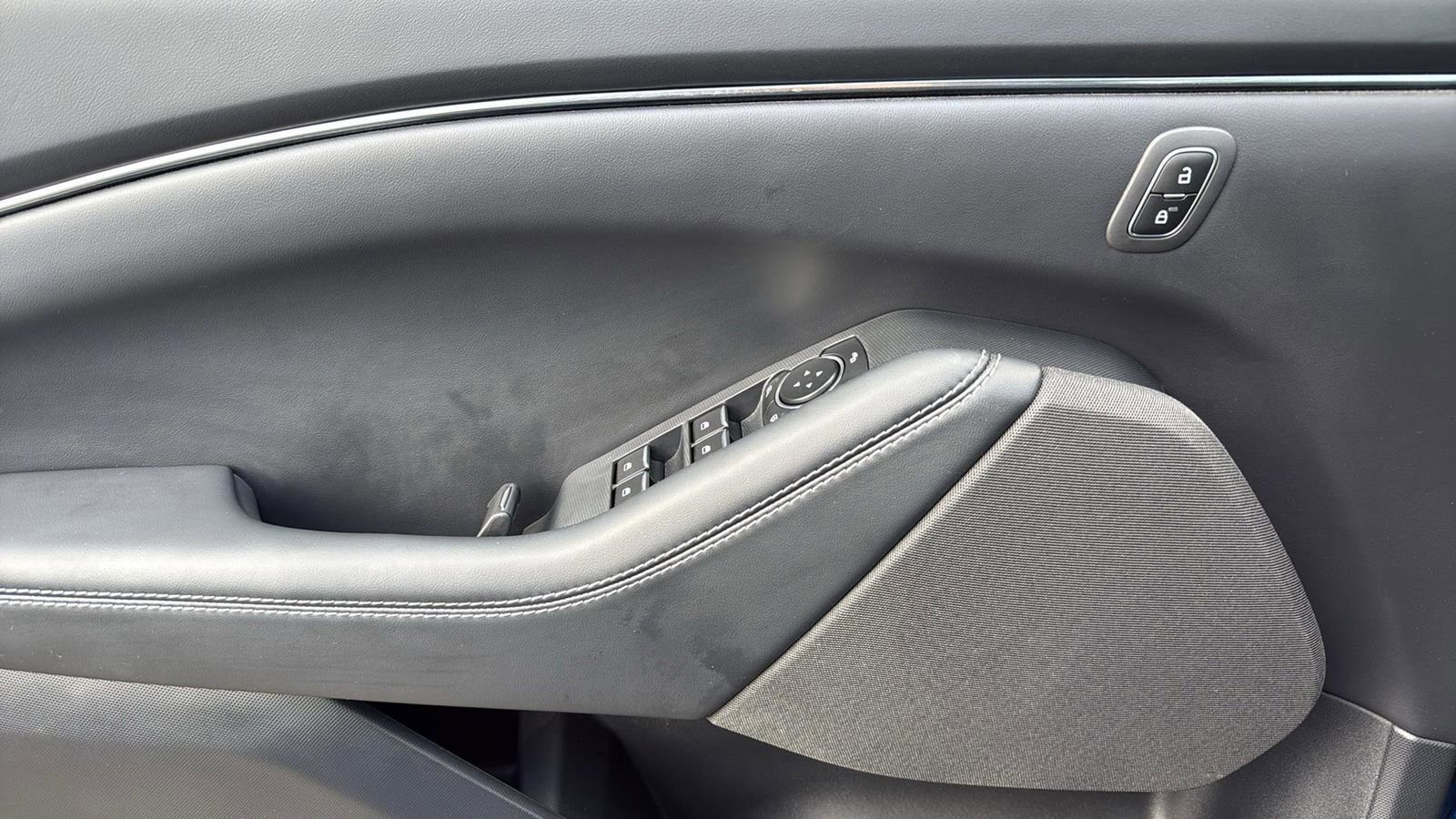 Certified 2025 Ford Mustang Mach-E Select image 12