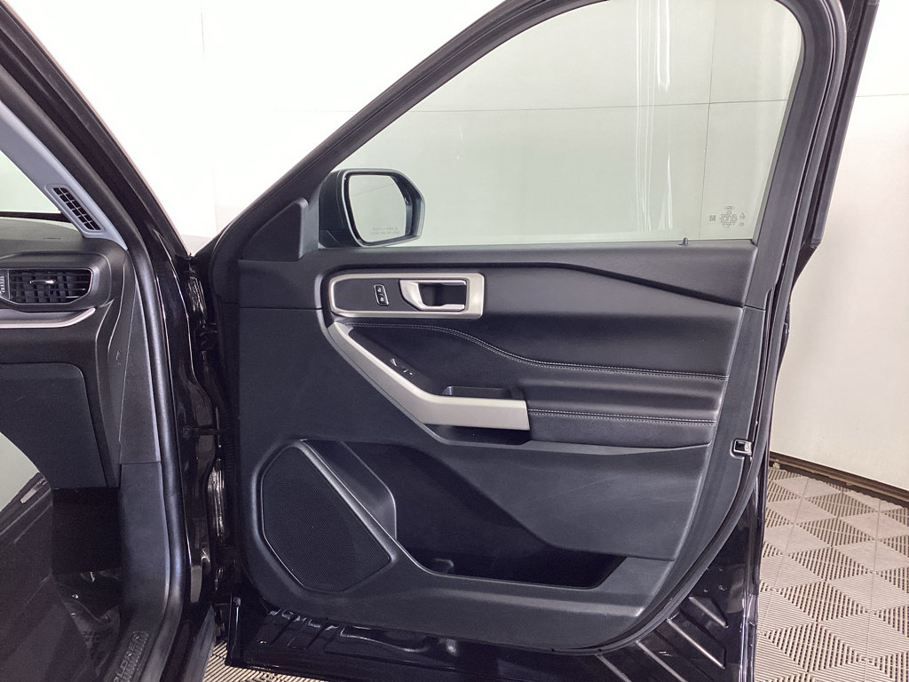 Certified 2023 Ford Explorer XLT w/ Equipment Group 202A AWD/4WD image 8