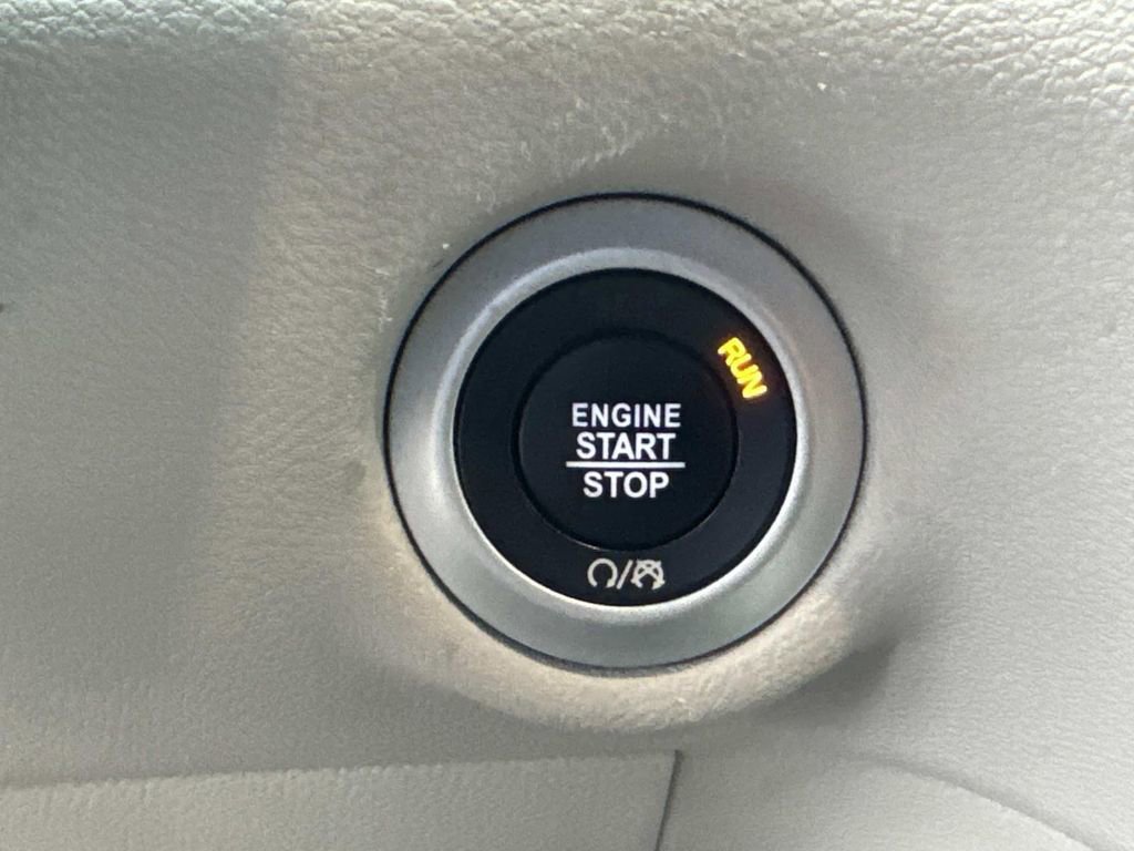 Used 2023 Chrysler Voyager LX image 30