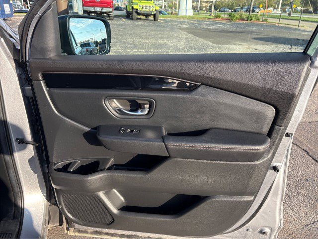 Used 2025 Honda Pilot TrailSport image 20