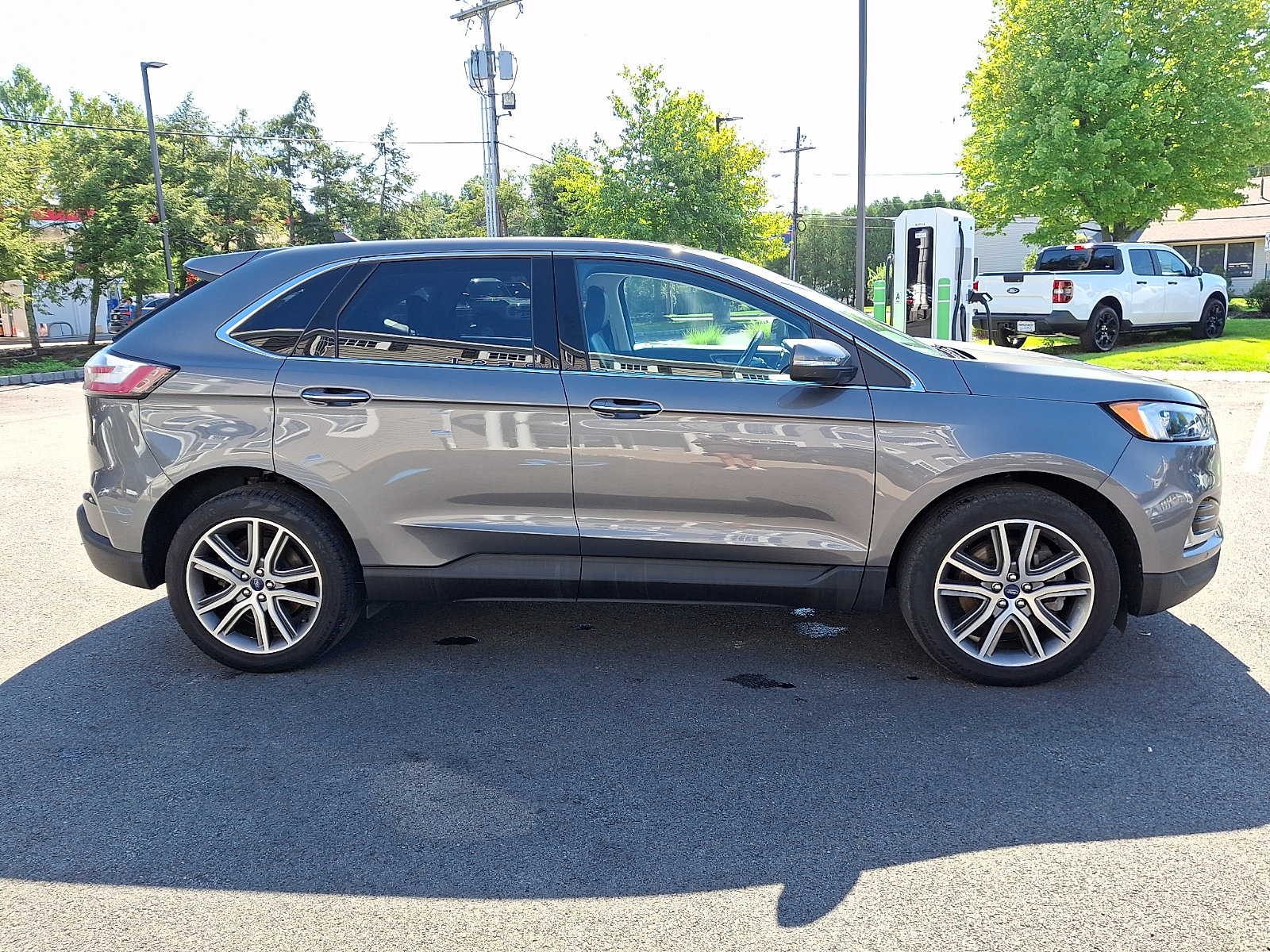 Certified 2022 Ford Edge Titanium AWD/4WD image 4