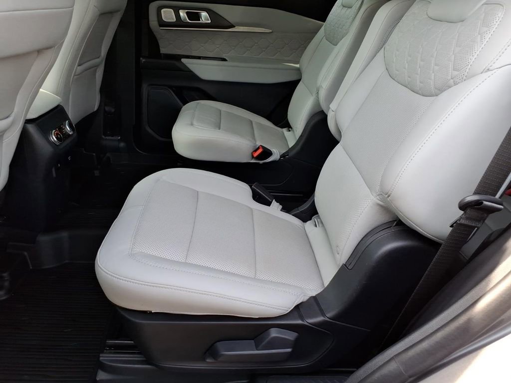 Certified 2025 Ford Explorer Platinum w/ Ultimate Package AWD/4WD image 13