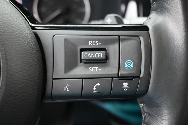 Used 2022 Nissan Pathfinder SL AWD/4WD image 16