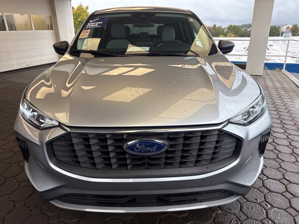 Certified 2023 Ford Escape Active AWD/4WD image 2