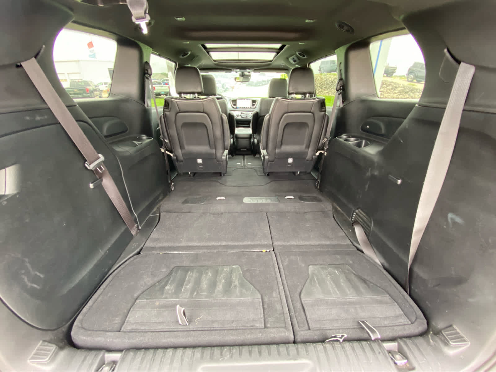 Used 2026 Chrysler Pacifica Limited FWD image 8