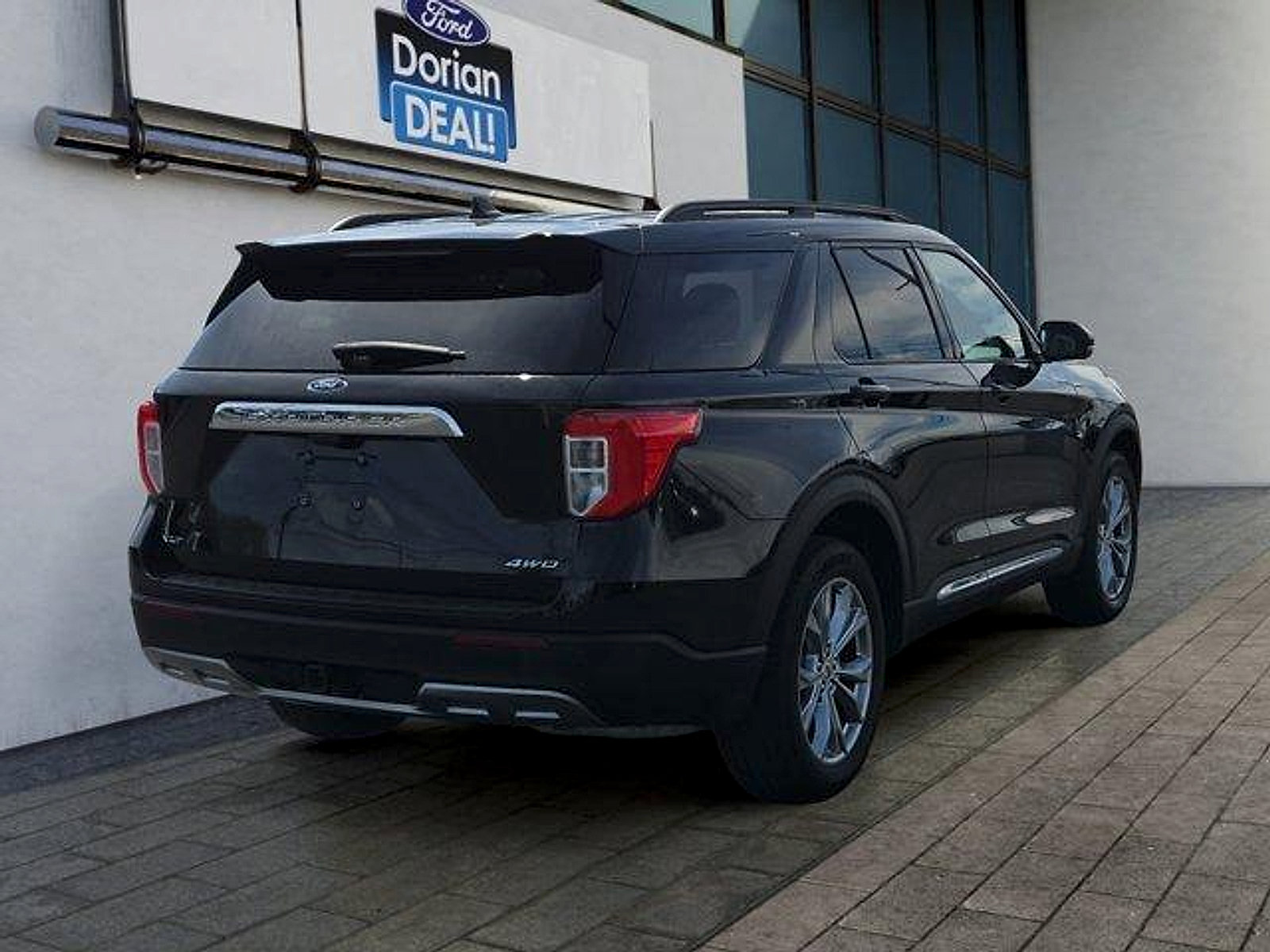 Certified 2023 Ford Explorer XLT w/ Equipment Group 202A AWD/4WD image 3