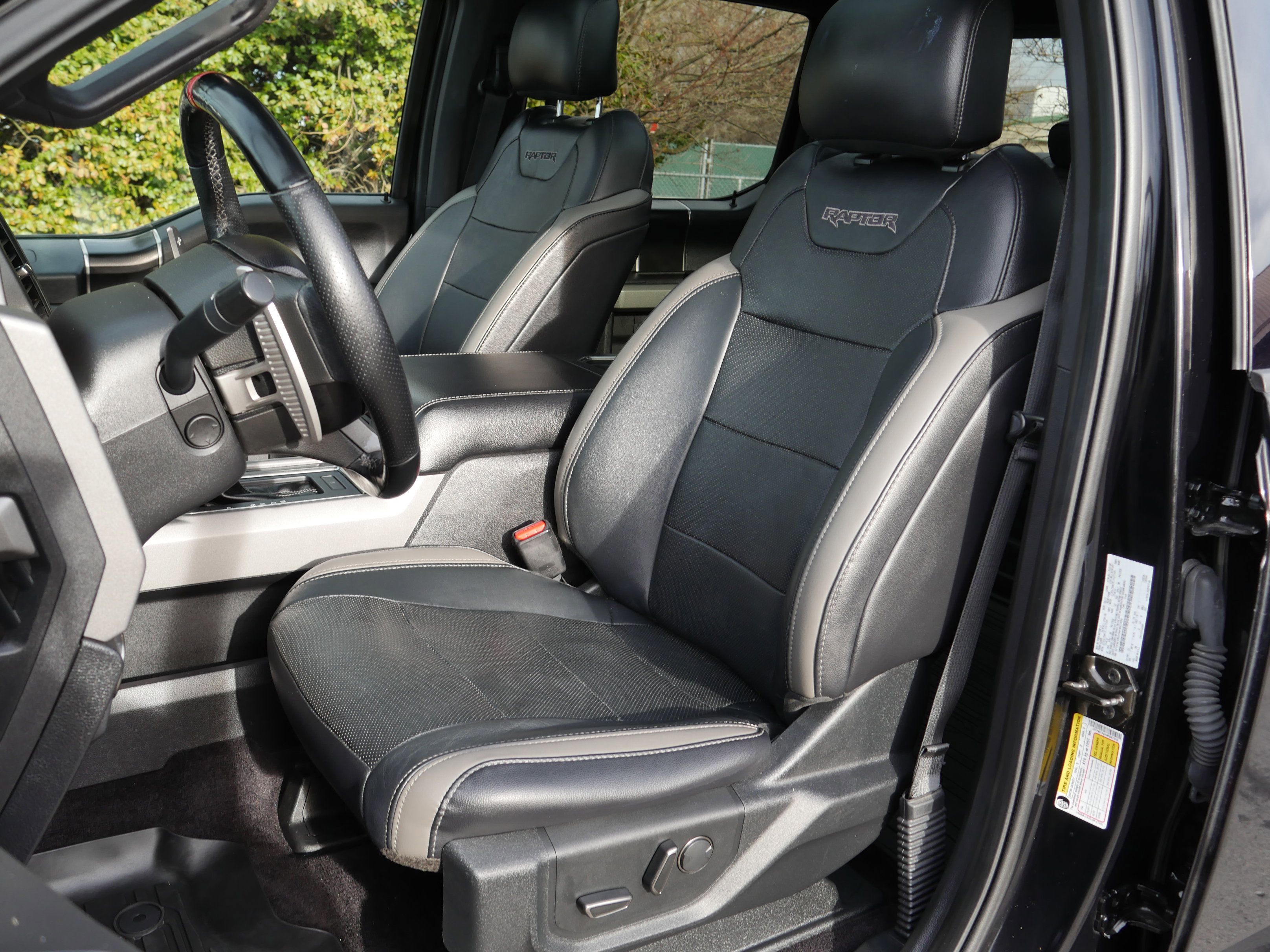 Certified 2017 Ford F150 Raptor w/ Equipment Group 802A Luxury image 39