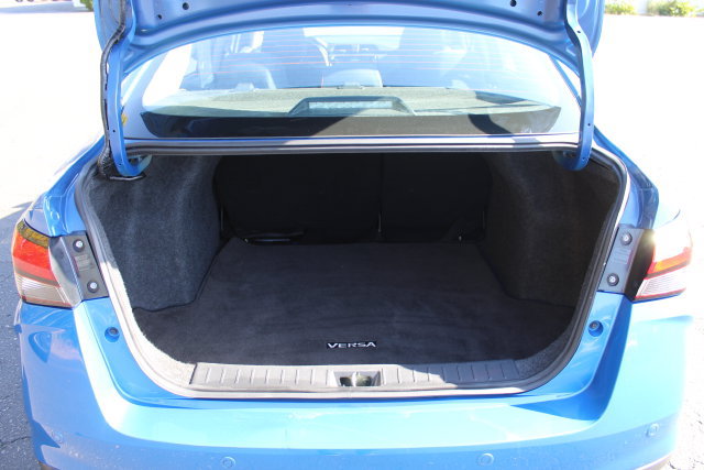 Used 2024 Nissan Versa SR FWD image 16