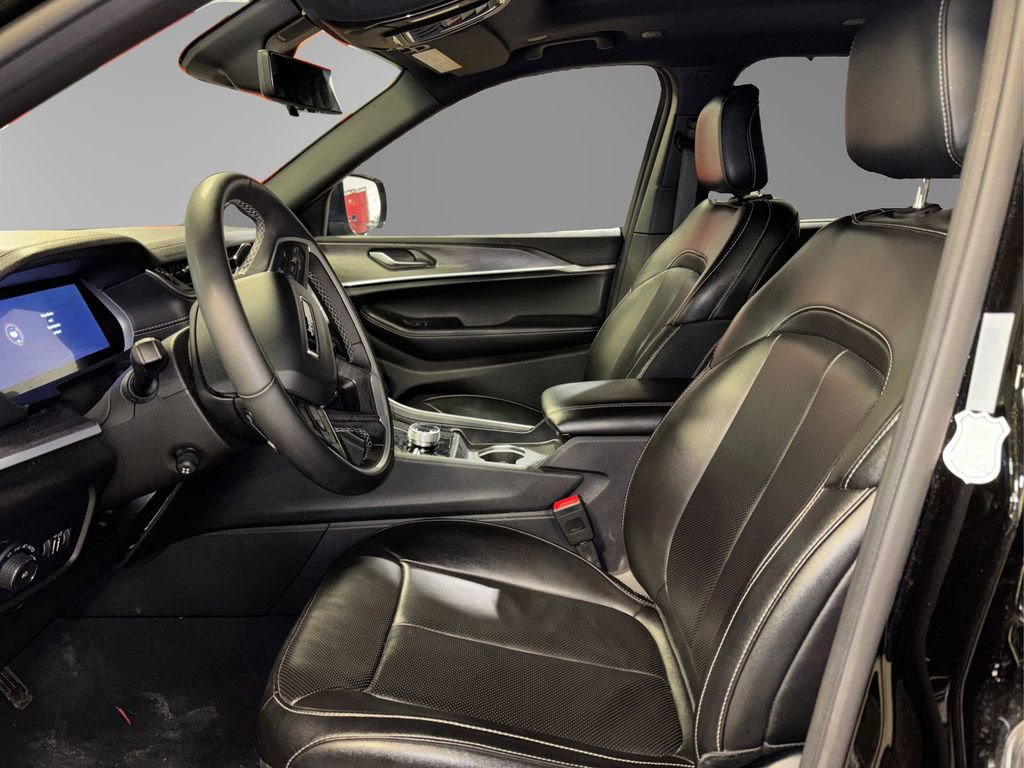 Used 2024 Jeep Grand Cherokee L Limited w/ Luxury Tech Group II image 13